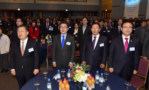 왼쪽부터 발일호 밀양시장, 김일권 양산시장, 조근제 함안군수, 한정우 창녕군수가 12월 3일 창원컨벤션센터에서 가진 신년인사회에 참석했다. ©양산시