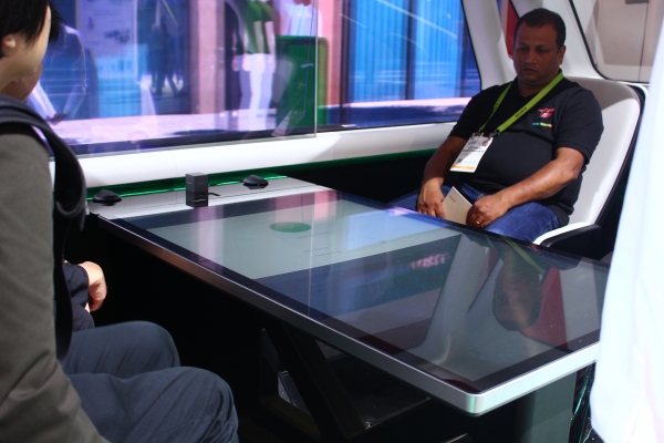 일본 자동차 부품회사 덴소는 영화를 보거나 회의를 할 수 있는 완전 자율주행 자동차를 선보였다. ⓒ 시사저널 공성윤