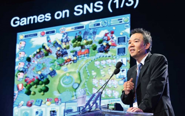 김정주 NXC 대표가 2011년 5월25일 서울 쉐라톤그랜드워커힐에서 열린 서울디지털포럼에서 ‘커뮤니티 엔터테인먼트: 도구와 디지털 그 경계를 넘다’를 주제로 강연하고 있다. ⓒ 뉴스뱅크이미지