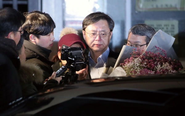 박근혜 정부의 ‘국정농단’ 묵인 혐의와 국가정보원을 통한 불법사찰 혐의로 각각 기소돼 재판 중인 우병우 전 청와대 민정수석이 1월3일 구속기한 만료로 석방됐다. ⓒ 연합뉴스