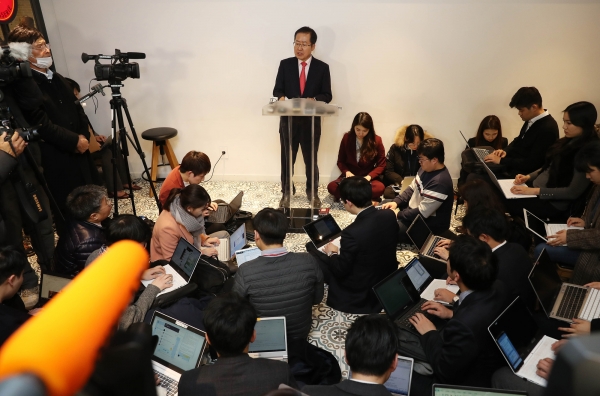 홍준표 자유한국당 전 대표가 1월30일 오후 서울 여의도 더케이타워에서 당대표 출마선언 기자회견을 갖고 있다. ⓒ시사저널