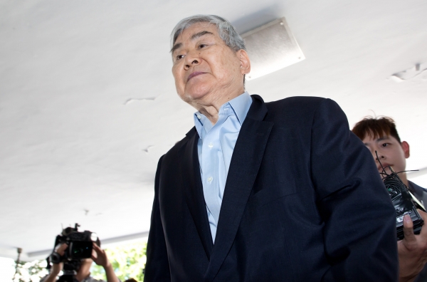 조양호 한진그룹 회장이 2018년 9월12일 오후 중랑구 서울지방경찰청 지능범죄수사대에서 자사 계열사와 계약한 경비인력을 자택 경비로 배치하고 그 비용을 회삿돈으로 지출했다는 의혹과 관련, 피의자 신분으로 조사를 받기 위해 출석하고 있다. ⓒ 임준선 기자