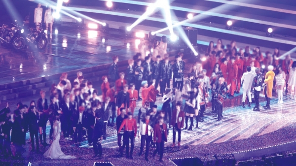 아이돌 그룹을 언급한 여성가족부의 ‘성평등 프로그램 제작 제안서’를 두고 논란이 일고 있다. (사진은 특정 아이돌 그룹과는 무관함) ⓒ SBS 방송 캡처