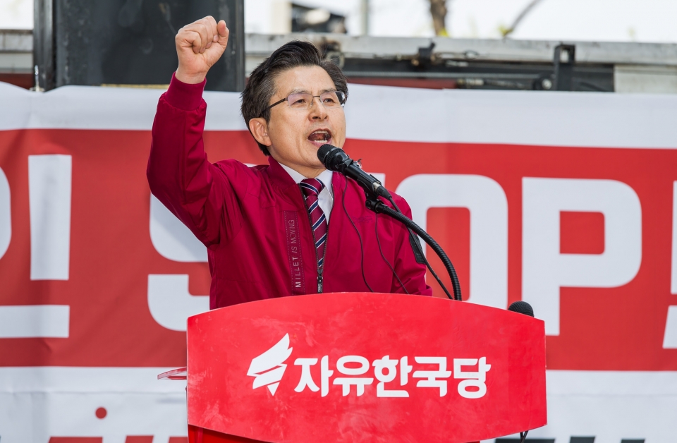 황교안 자유한국당 대표가 20일 오후 서울 종로구 세종문화회관 앞에서 열린 '문재인 정권의 국정운영 규탄 장외 집회'에서 연설을 하고 있다. ⓒ시사저널 최준필