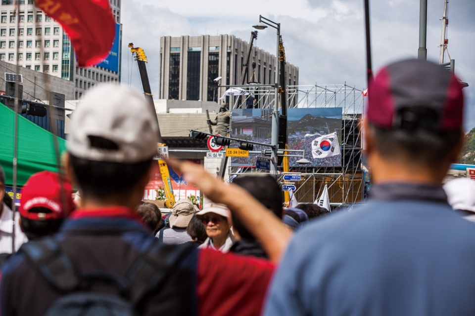 보수단체들이 10월3일 서울 광화문 일대에서 조국 장관의 사퇴를 촉구하는 집회를 열고 있다. ⓒ 시사저널 최준필