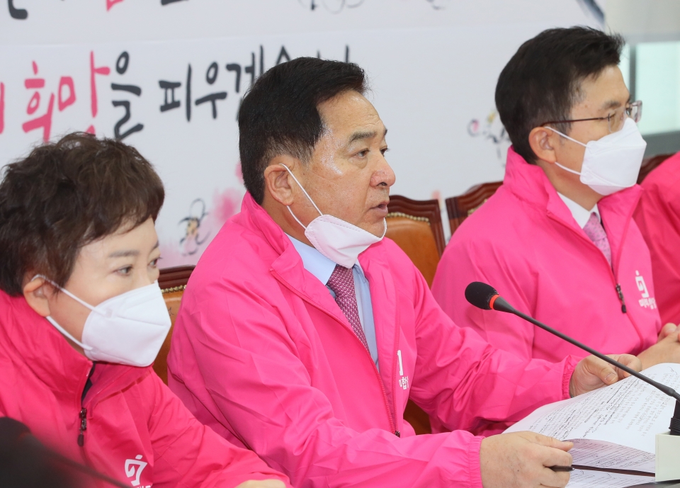 심재철 미래통합당 원내대표가 24일 국회에서 열린 최고위원회의에서 발언하고 있다. ⓒ연합뉴스