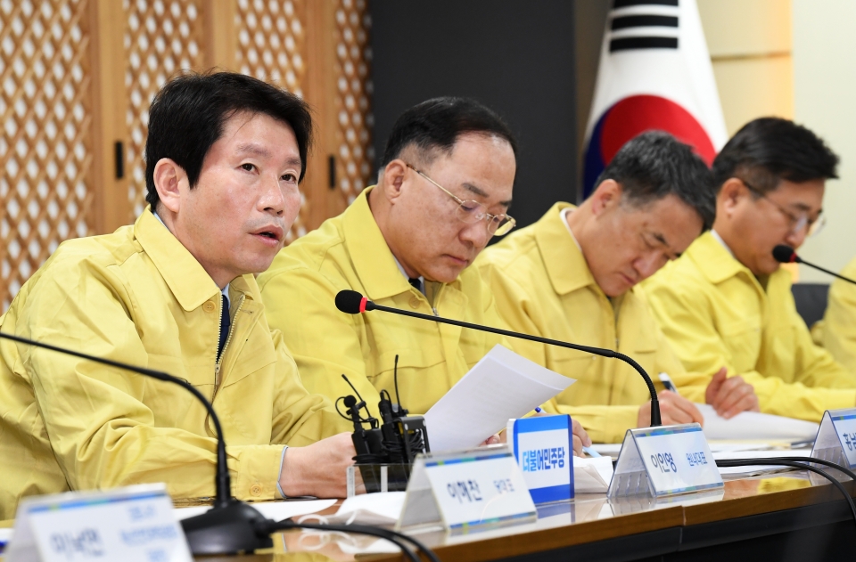 이인영 더불어민주당 원내대표가 25일 서울 여의도 더불어민주당사에서 열린 신종코로나바이러스 감염증(코로나19) 대응 고위당정협의회에서 발언하고 있다. ⓒ연합뉴스