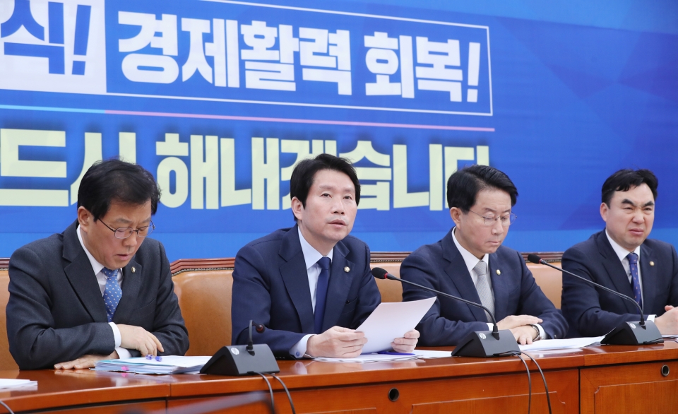 더불어민주당 이인영 원내대표가 5일 오전 서울 여의도 국회에서 열린 정책조정회의에서 발언하고 있다. ⓒ연합뉴스