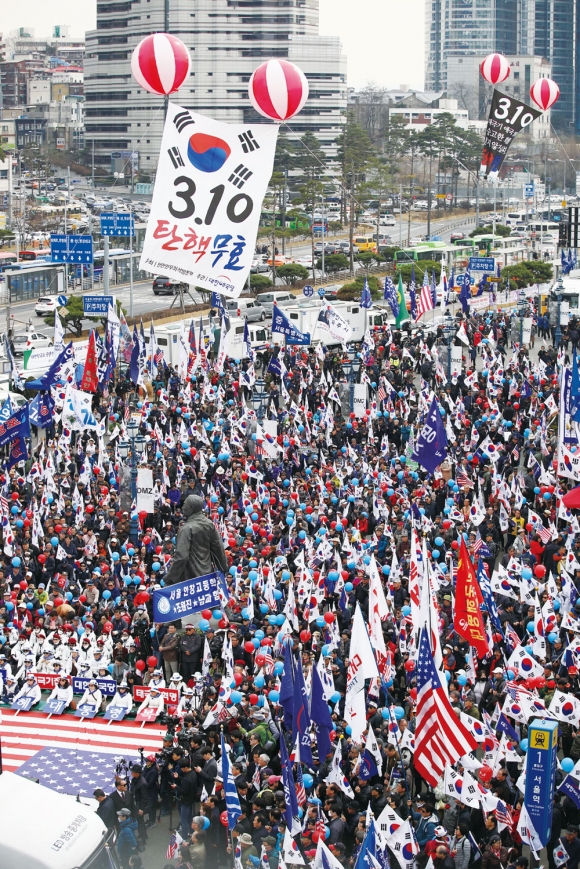 단독] 태극기 부대 “박근혜라도 '가짜 보수 지지' 지시할 수 없다” < 정치 < 기사본문 - 시사저널