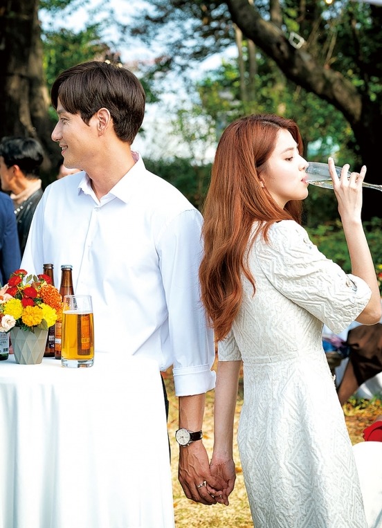 《부부의 세계》는 다양한 흥행코드로 두 자릿수 시청률을 기록하며 ‘시청률 대박행진’을 이어가고 있다. ⓒJTBC