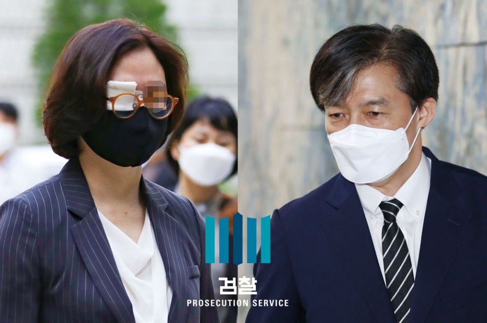 (왼쪽)자본시장과 금융투자업에 관한 법률 위반 등의 혐의로 기소된 조국 전 법무부 장관의 부인 정경심 동양대 교수가 6월11일 서울 서초구 서울중앙지법에서 열린 속행 공판에 출석하고 있다.  (오른쪽)가족 비리와 감찰 무마 의혹 사건 등으로 기소된 조국 전 법무부 장관이 6월5일 서울 서초구 서울중앙지법에서 열린 속행 공판에 출석하기 위해 법정으로 향하고 있다. ⓒ연합뉴스