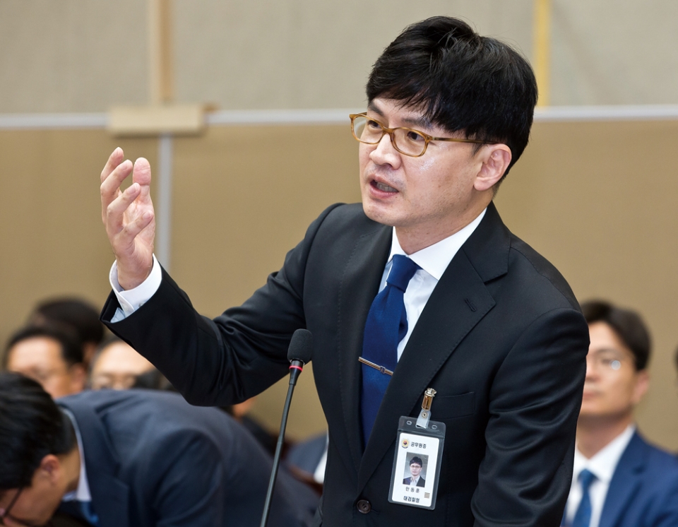 2019년 10월17일 서울 서초구 대검찰청에서 열린 국회 법제사법위원회의 대검찰청에 대한 국정감사에서 한동훈 반부패·강력부장이 의원 질의에 답하고 있다. ⓒ시사저널 최준필
