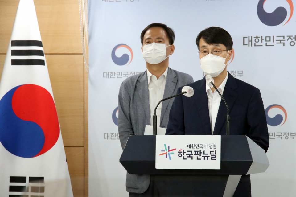 최성유 여성가족부 청소년정책관이 25일 정부서울청사 브리핑실에서 셧다운제 폐지 및 청소년의 건강한 게임이용 환경 조성 방안을 발표하고 있다. ⓒ연합뉴스