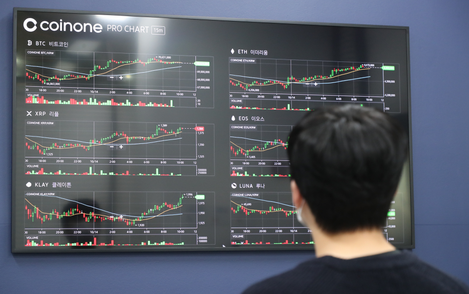 서울 용산구 코인원 고객센터에 비트코인, 이더리움을 비롯한 가상화폐 시세 현황판 모습. ⓒ연합뉴스
