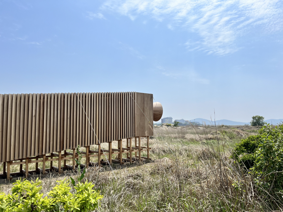우음도에 전시 중인 두번째 파빌리온 'Faraway: man made, nature made' ⓒ김지나