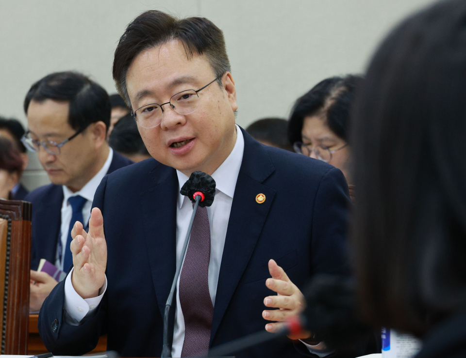 조규홍 보건복지부 장관이 12일 국회에서 열린 보건복지위원회 국정감사에서 의원 질의에 답하고 있다. ⓒ연합뉴스