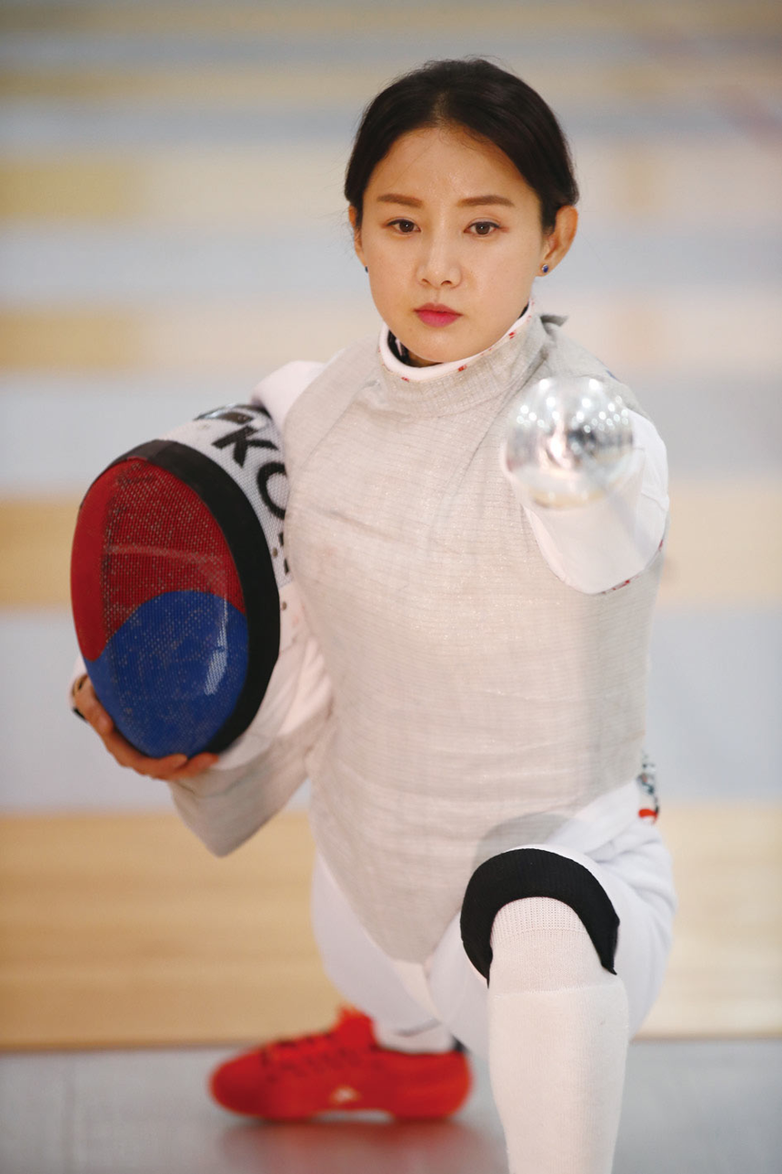 8월6일 오후 충청북도 진천선수촌에서 열린 2018 자카르타-팔렘방 아시안게임 펜싱 국가대표팀 미디어데이에서 남현희 선수가 포즈를 취하고 있다. © 연합뉴스