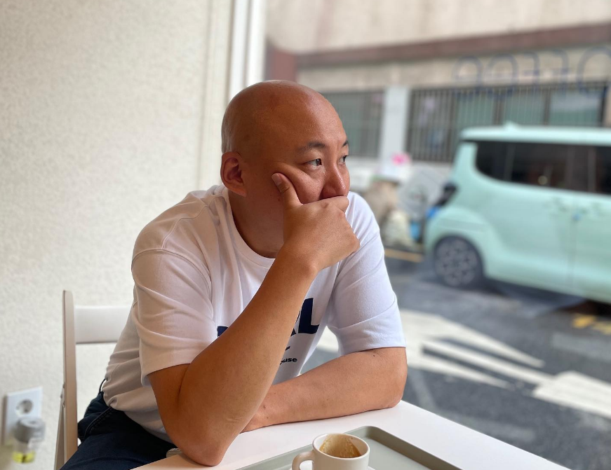 웹툰 작가 주호민씨가 발달장애를 가진 아들의 특수교사를 아동학대 혐의로 신고한 사실이 알려지며 논란의 중심에 섰다.&nbsp;ⓒ 주호민 인스타그램