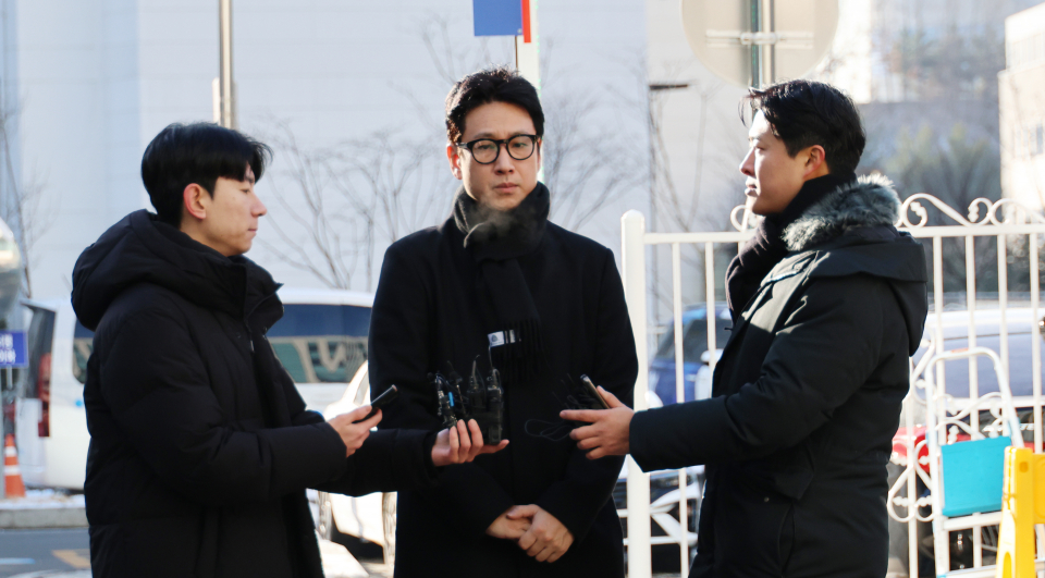 마약 투약 혐의를 받는 배우 이선균(48)씨가 3번째 조사를 받기 위해 다시 경찰에 출석했다. ⓒ 연합뉴스