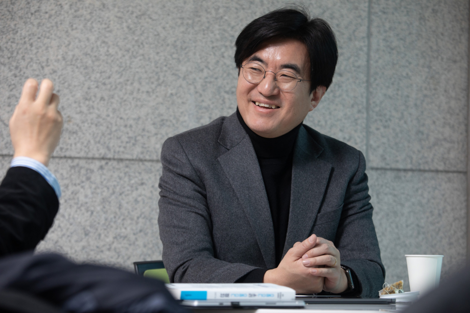 10일 오후 김성회 정치연구소 와이 소장(더불어민주당 경기 고양갑 예비후보)가 서울 여의도 국회 의원회관에서 시사저널과 인터뷰하고 있다. ⓒ시사저널 이종현