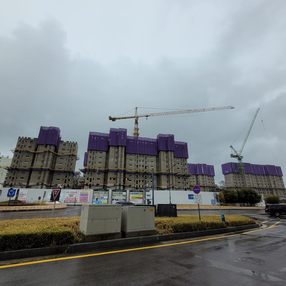 전남 담양군 담양읍에서 건설 중인 '담양센트럴파크 남양휴튼' 아파트 시공 현장. 지난해 3월 일반청약을 실시했는데 71가구 모집에 10명만 신청해 경쟁률 0.1대 1을 기록했다. ⓒ시사저널 공성윤