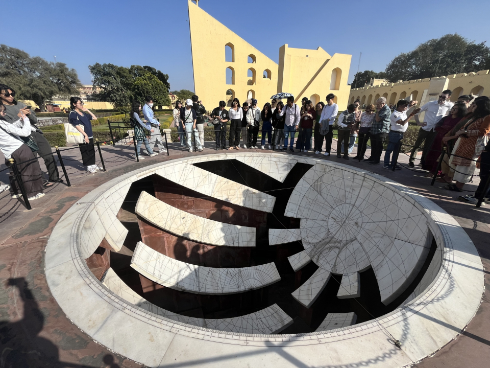 자이푸르에 위치한 천문대 '잔타르 만타르'. 천제 관측기, 해시계 등 20여 개 관측기구들이 조성돼 있다. ⓒ김지나