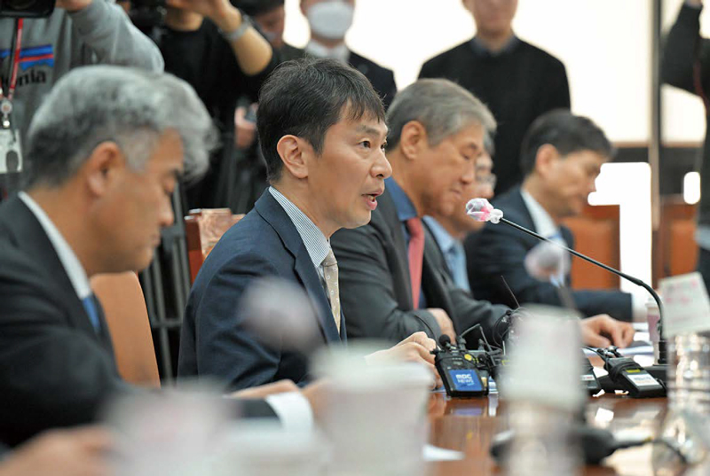 이복현 금융감독원장이 3월21일 서울 영등포구 주택건설회관에서 열린 ‘부동산 PF 정상화 추진을 위한 금융권·건설업계 간담회’에서 모두발언을 하고 있다. ⓒ연합뉴스