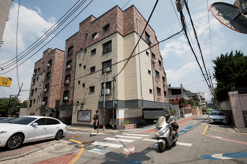 김종필 전 국무총리의 청구동 사저는 원룸으 로 재건축돼 현재는 예전의 모습을 전혀 찾아볼 수 없다. ⓒ시사저널 임준선