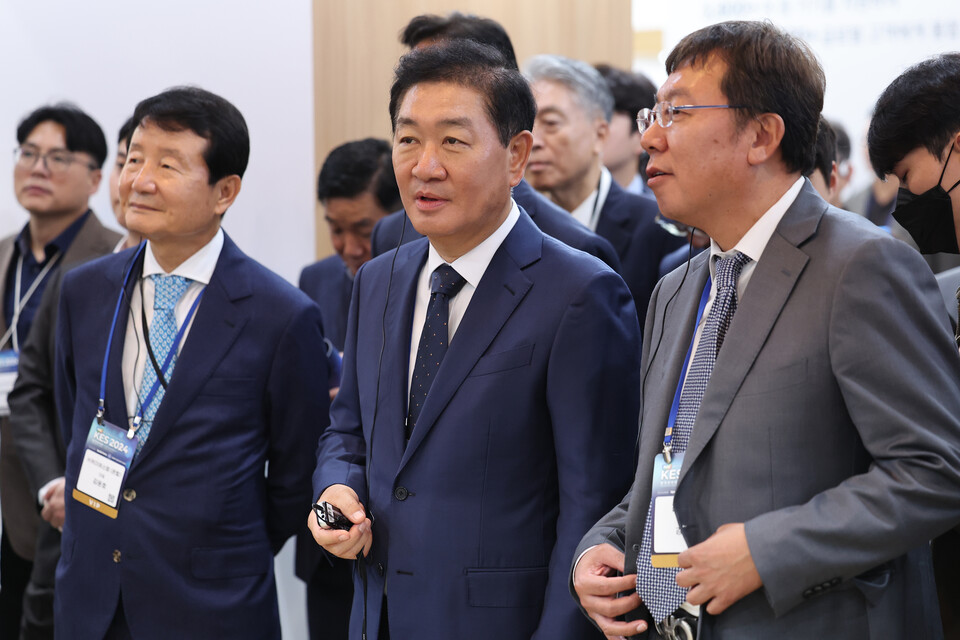 한종희 삼성전자 부회장 “AI, 기술 환경 근본적으로 변화시켜”