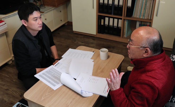 11월13일 오후 경기 성남시 분당구의 한 아파트에서 ‘수입 냉동육 담보 투자사기’ 피해를 입은 A씨가 사건 개요를 설명하고 있다. ⓒ시사저널 박은숙