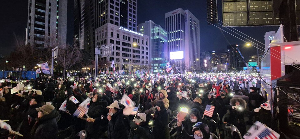 7일 오후 서울 광화문에서 열린 집회에 참가한 시민들의 모습. ⓒ시사저널