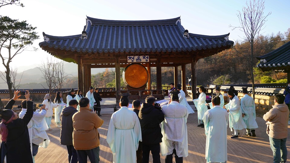 선비세상 정음정에서 자하고 제막식이 개최되고 있다. ⓒ영주시