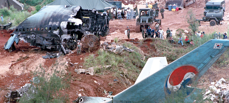 1997년 대한항공 여객기가 괌에서 추락해 승객과 승무원 228명이 사망했다. ⓒ연합뉴스