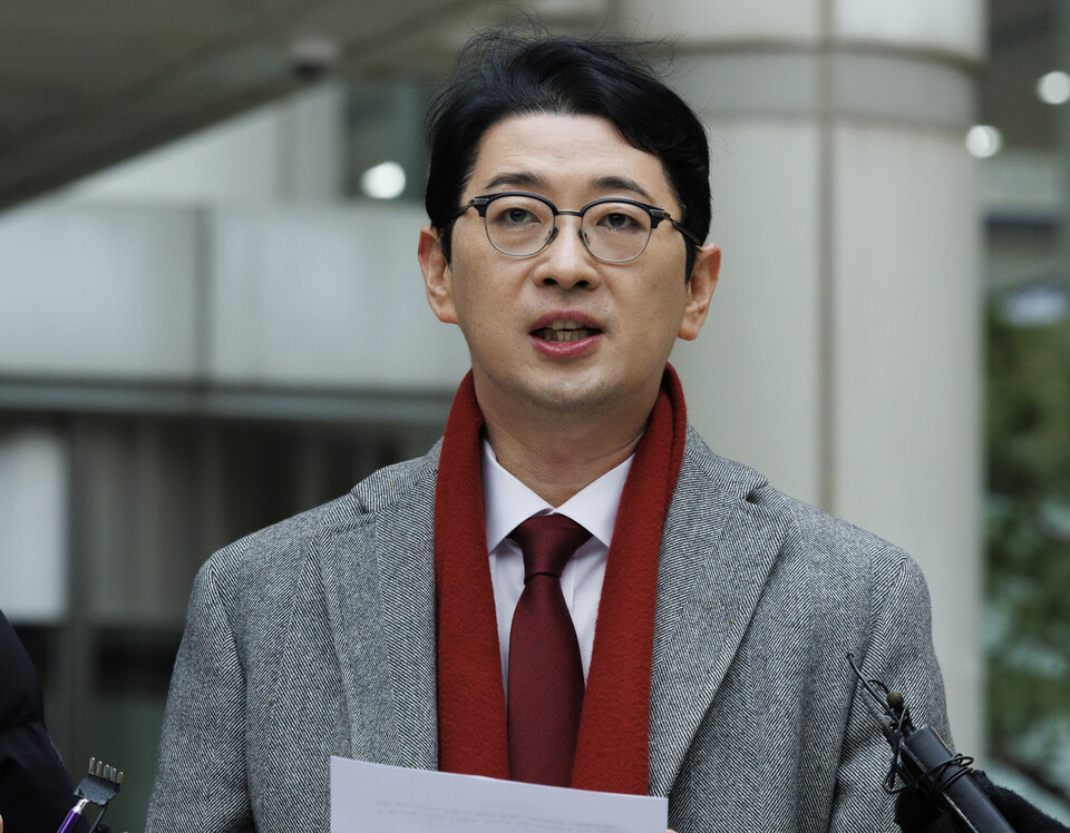 국민의힘 법률자문위원회 위원장인 주진우 의원이 지난해 12월16일 오후 서울 서초구 서울고등법원에 이재명 더불어민주당 대표의 공직선거법 재판 지연 방지 탄원서를 제출하기 전 탄원 내용과 취지를 말하고 있다. ⓒ연합뉴스
