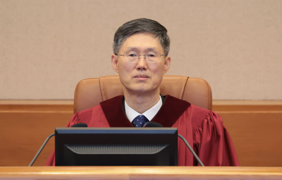 문형배 헌법재판소장 권한대행이 지난해 12월10일 오후 서울 종로구 헌법재판소 대심판정에서 열린 선거관리위원회 '채용비리 감사' 권한쟁의심판 공개변론에 입장해 있다. ⓒ연합뉴스