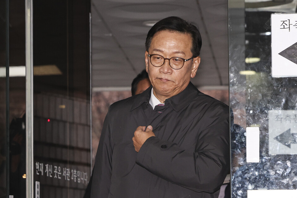 윤석열 대통령이 체포적부심사에 불출석한 1월16일 오후 서울 서초구 중앙지방법원에서 윤석열 대통령 측 석동현 변호사가 법정으로 향하고 있다. ⓒ연합뉴스