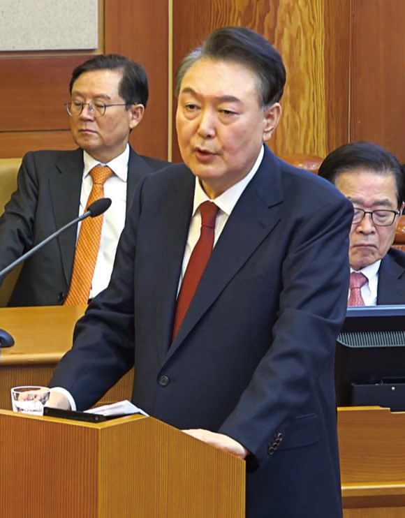 윤석열 대통령이 2월25일 헌법재판소에서 열린 대통령 탄핵심판 11차 변론에서 최후진술을 하고 있다. ⓒ연합뉴스