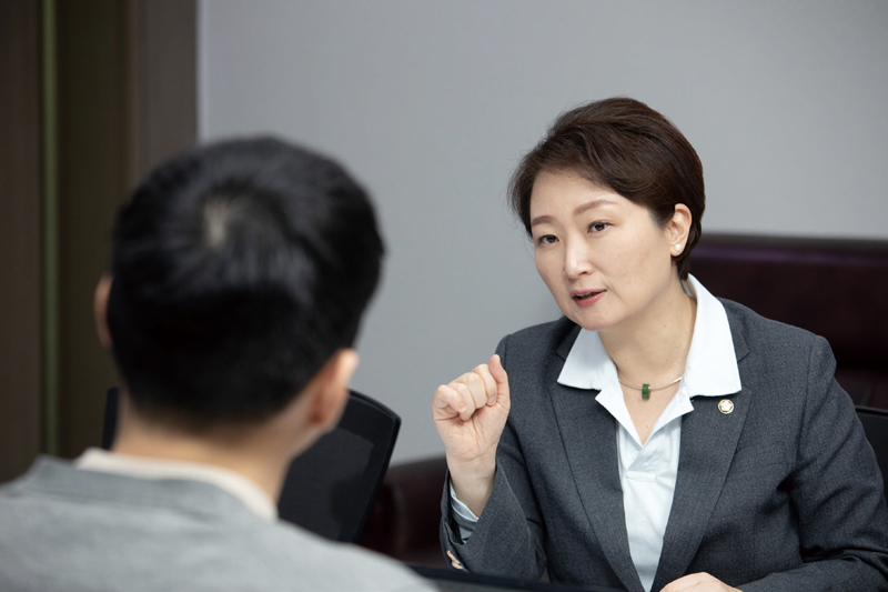 이언주 더불어민주당 최고위원이 3월4일 국회 의원실에서 시사저널과 인터뷰하고 있다. ⓒ시사저널 이종현