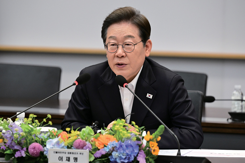 이재명 더불어민주당 대선후보가 4월28일 경기도 이천시 SK하이닉스 이천캠퍼스에서 열린 ‘K-반도체’ AI 메모리반도체 기업 간담회에 참석해 모두발언을 하고 있다. ⓒ국회사진취재단