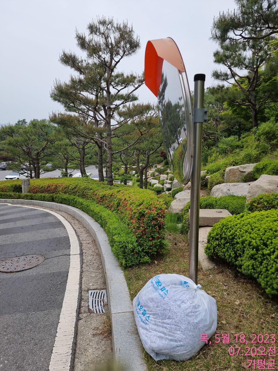 윤씨 등이 파기한 후 폐기한 자료들이 버려져 있다. ⓒ시사저널