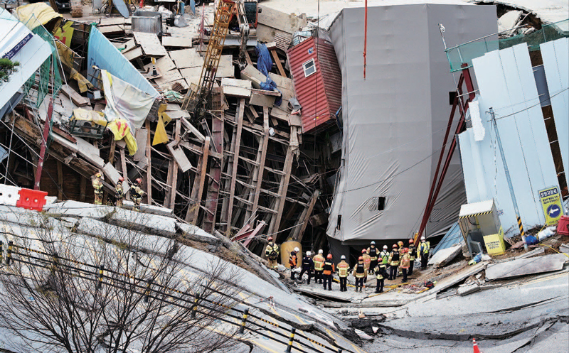 4월11일 발생한 경기도 광명시 일직동 싱크홀 사고 현장 ⓒ연합뉴스