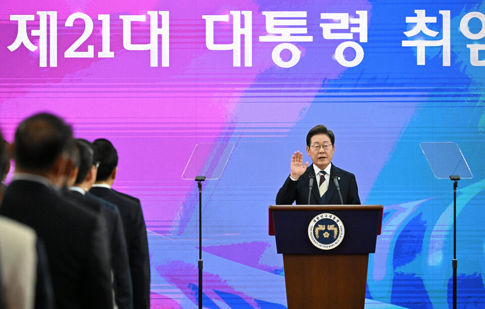 이재명 대통령이 4일 서울 여의도 국회에서 열린 제21대 대통령 취임선서식에서 취임 선서를 하고 있다. ⓒ국회사진기자단