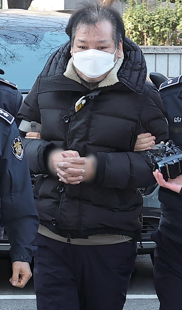 무속인 ‘건진법사’ 전성배씨가 지난해 12월 서울남부지법에서 열린 영장실질심사에 출석한 모습 ⓒ연합뉴스