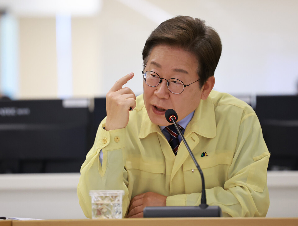이재명 대통령이 6월12일 서울 서초구 한강홍수통제소에서 수해(장마) 대비 현장 점검 회의를 주재하고 있다. ⓒ 연합뉴스
