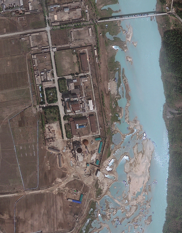 인공위성으로 촬영된 북한 영변 핵시설 주변 사진 ⓒAP 연합