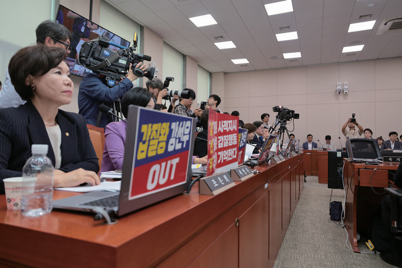 7월14일 국회 여성가족위원회에서 열린 강선우 당시 여성가족부 장관 후보자에 대한 인사청문회가 여야 의원들의 피케팅으로 파행을 겪고 있다. ⓒ시사저널 이종현