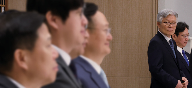 최동석 인사혁신처장(맨 오른쪽)이 7월28일 용산 대통령실에서 열린 신임 국무위원 및 국세청장 임명장 수여식에 참석해 있다. ⓒ연합뉴스