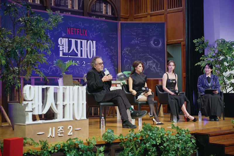8월11일 서울 종로구 포시즌스 호텔 서울에서 열린 《웬즈데이》 시즌2 간담회에 참석한 팀 버튼 감독 ⓒ넷플릭스