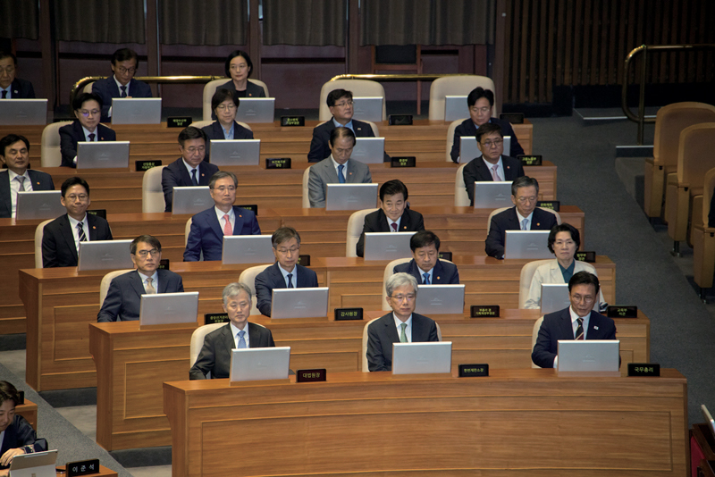 조희대 대법원장(앞줄 왼쪽)이 9월1일 정기국회 개회식에 참석해 있다. ⓒ시사저널 이종현