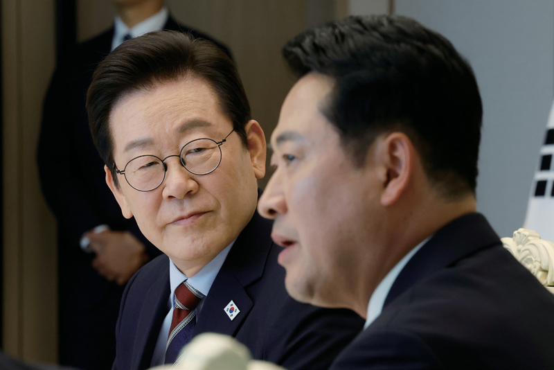 이재명 대통령이 9월8일 용산 대통령실에서 장동혁 국민의힘 대표의 발언을 듣고 있다. ⓒ연합뉴스